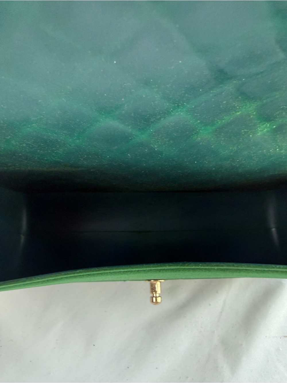 Quilted Green Velvet Chain Shoulder Bag Gold Hardware Push Buckle Closure - Picture 5 of 11